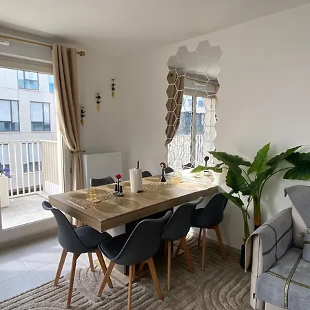 Apartament Hasina Linaland Châtenay