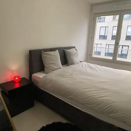 Hasina Linaland Apartament Châtenay